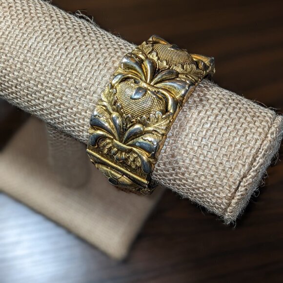 Gold Hinge Chunky Vintage Bangle Bracelet by Whiting & Davis - Picture 8 of 8